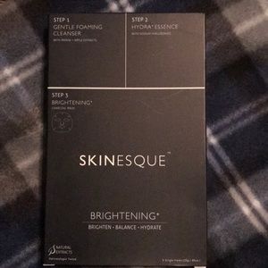 SKINESQUE BRIGHTENING CHARCOAL FACE MASKS